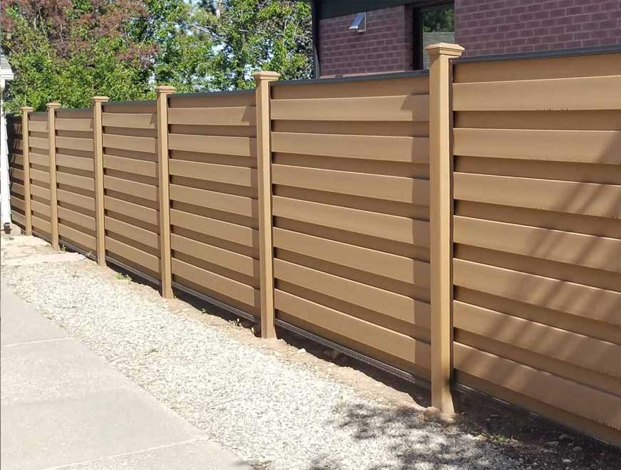 Thi công và cung cấp hàng rào gỗ nhựa ngoài trời chất lượng đảm bảo