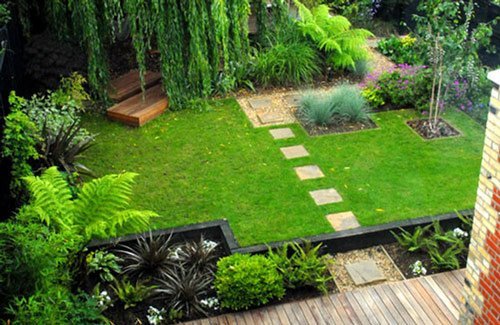 1 không gian sân vườn xanh mát với cỏ nhân tạo